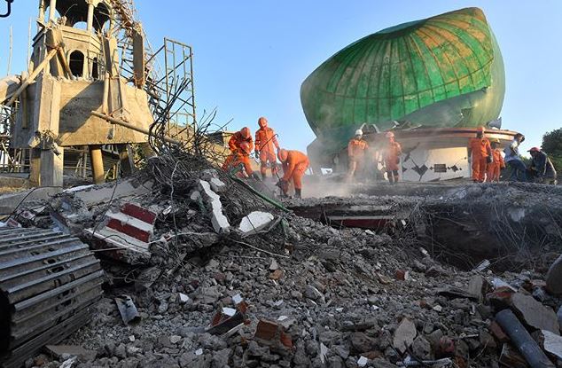 Death toll in Indonesia quake rises to 164