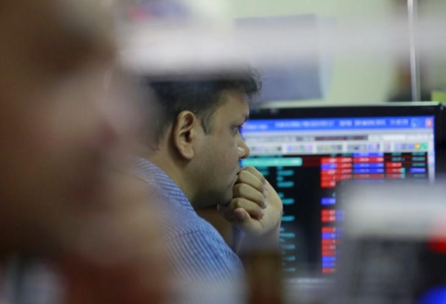 Trade war: Sensex slips, IT stocks drag