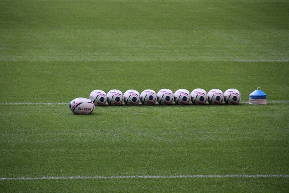 Rugby-France suspend training after new COVID-19 case - FFR