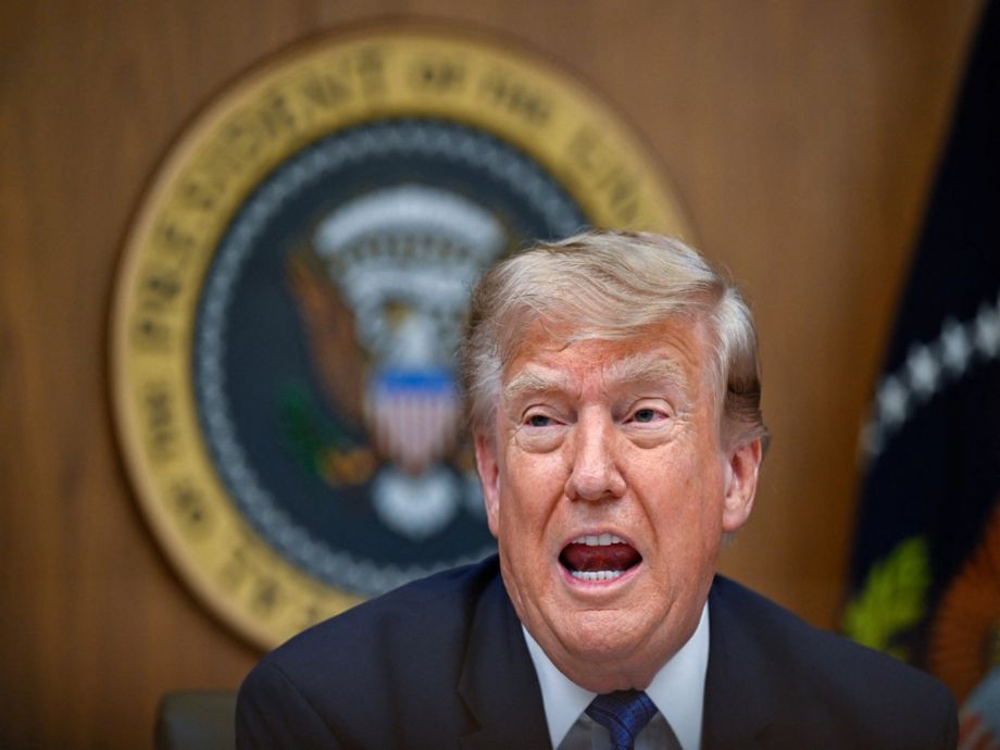 Trump Deflects Reports of Chinese Intelligence Links to Iran Strike
