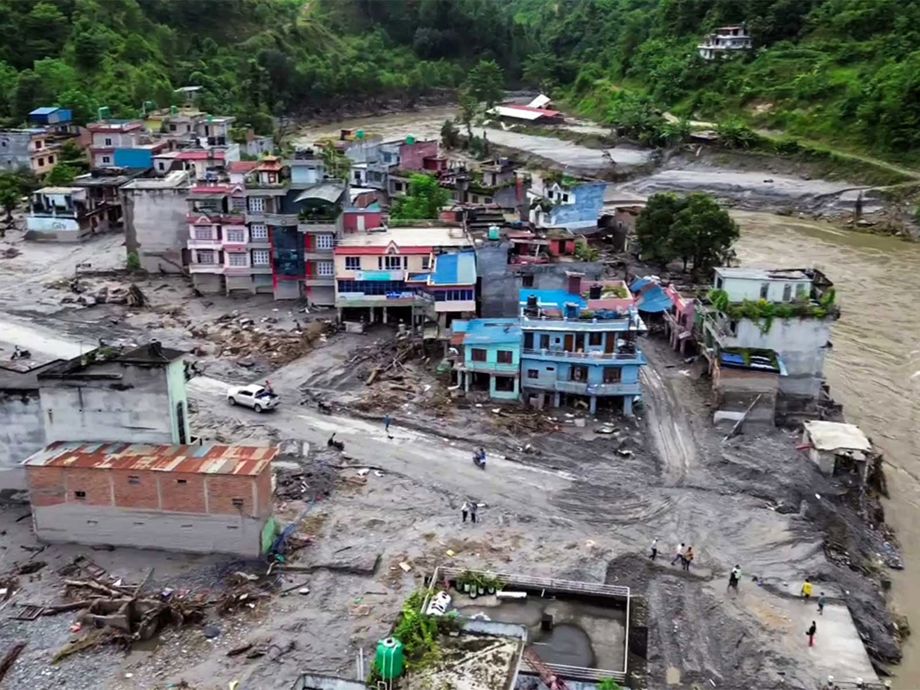 UEFA Champions League Honors Victims of Nepal Floods with Moment of Silence