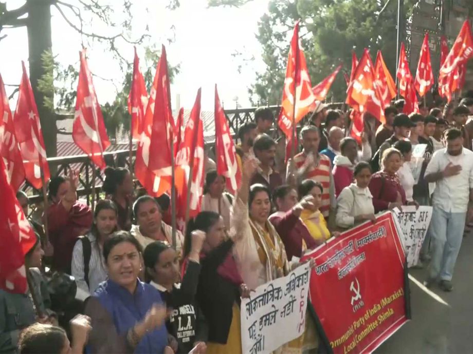 CPIM protests in Shimla over detention of Opposition leaders, demands ...