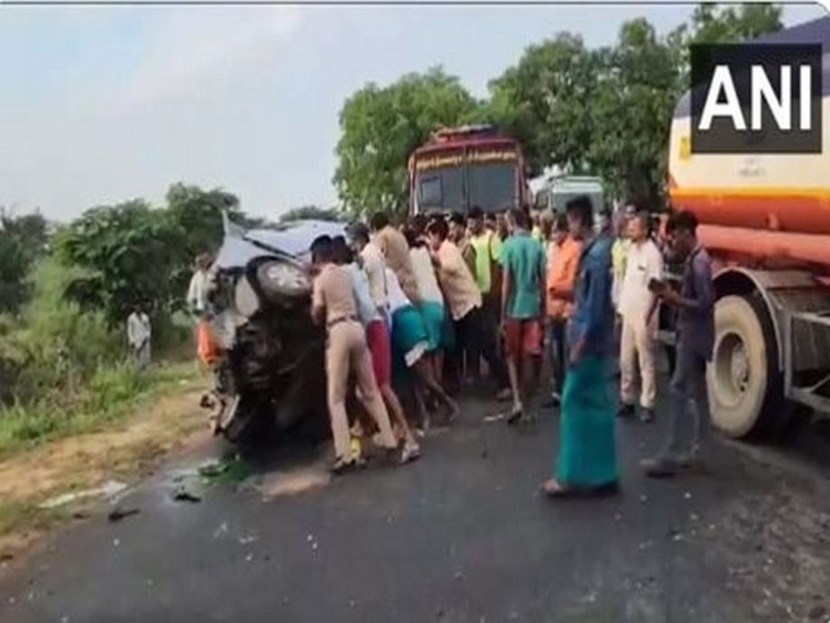 Five killed as truck collides with car in Tamil Nadu's Tirupur | Headlines