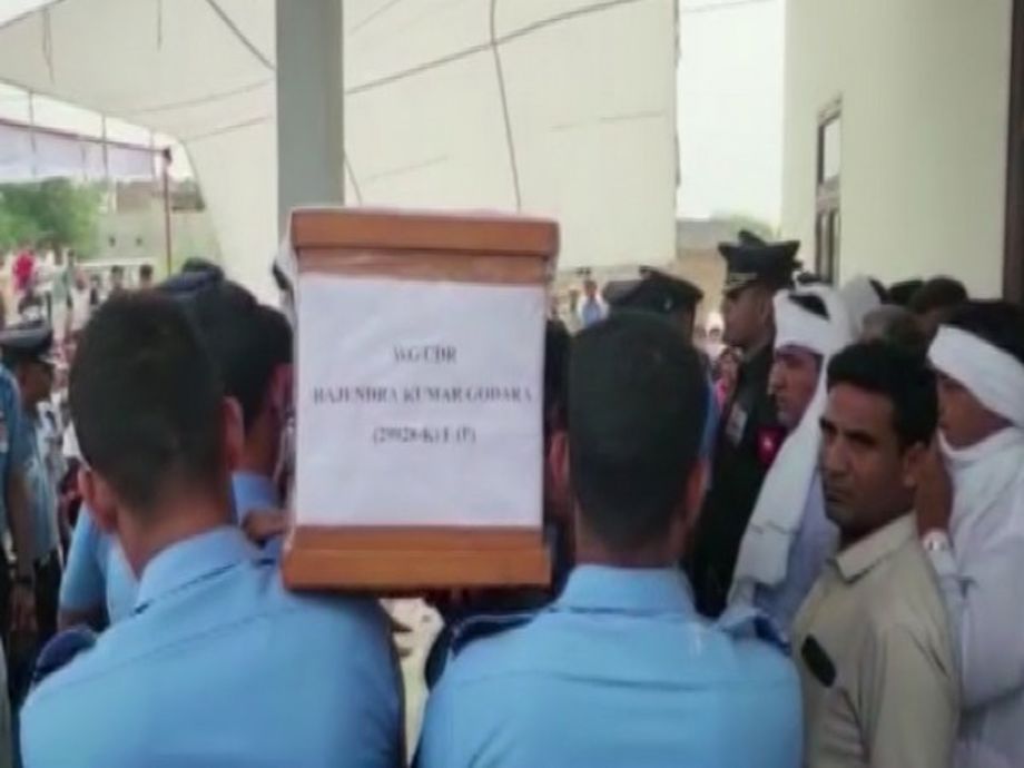 Rajasthan: Last rites of IAF officer, who perished in accident ...