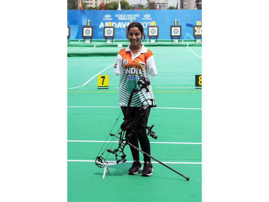 Asian Para Games: Sheetal Devi clinches compound para-archery gold ...