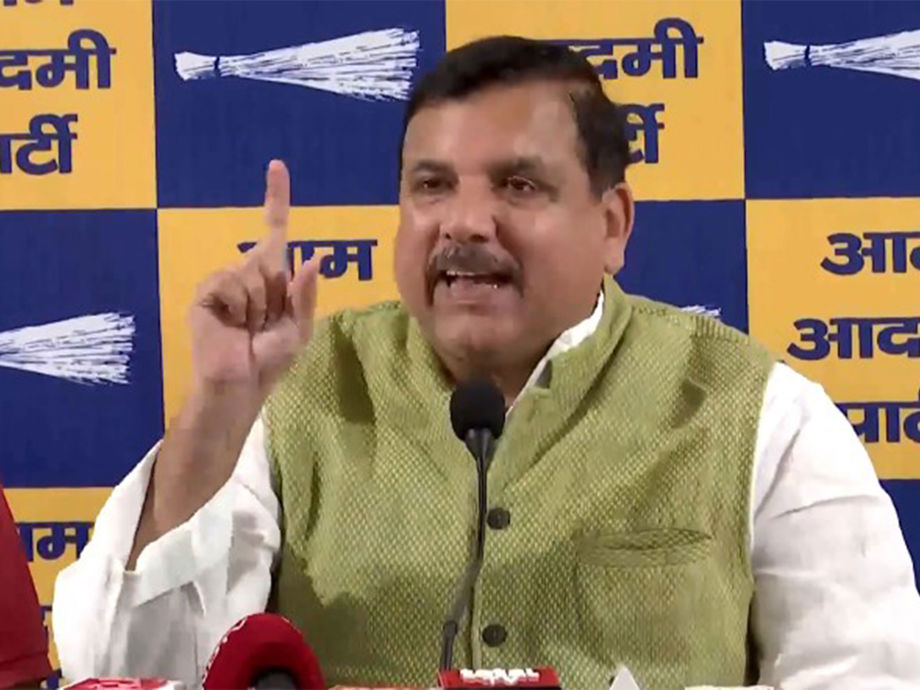 AAP Demands Disqualification of Defecting MPs | Politics