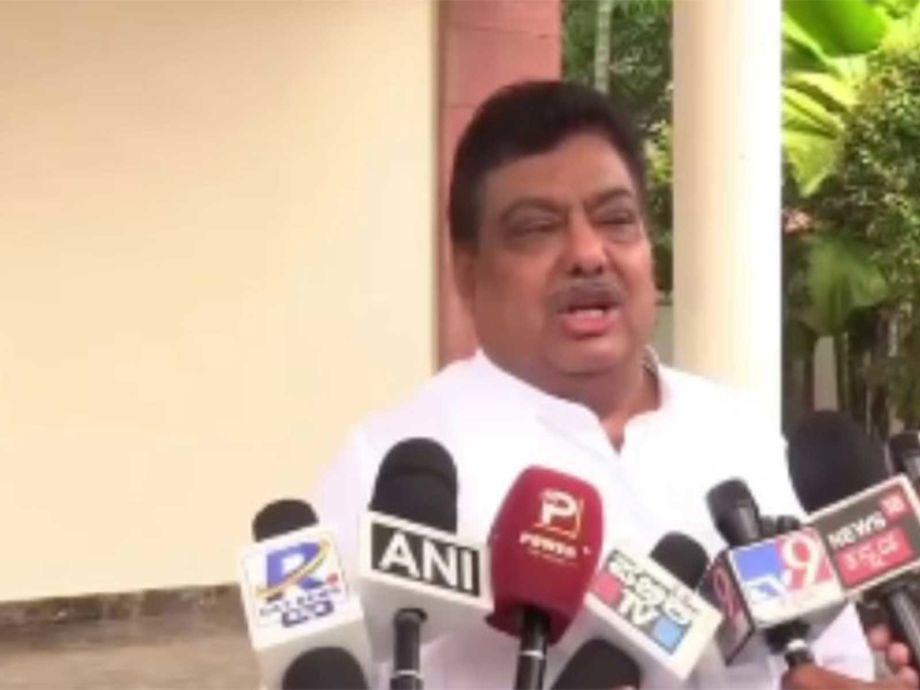 कर्नाटक में राजनीतिक टकराव: मंत्री एमबी पाटिल और भाजपा के वरिष्ठ नेता के बीच RSS विवाद
