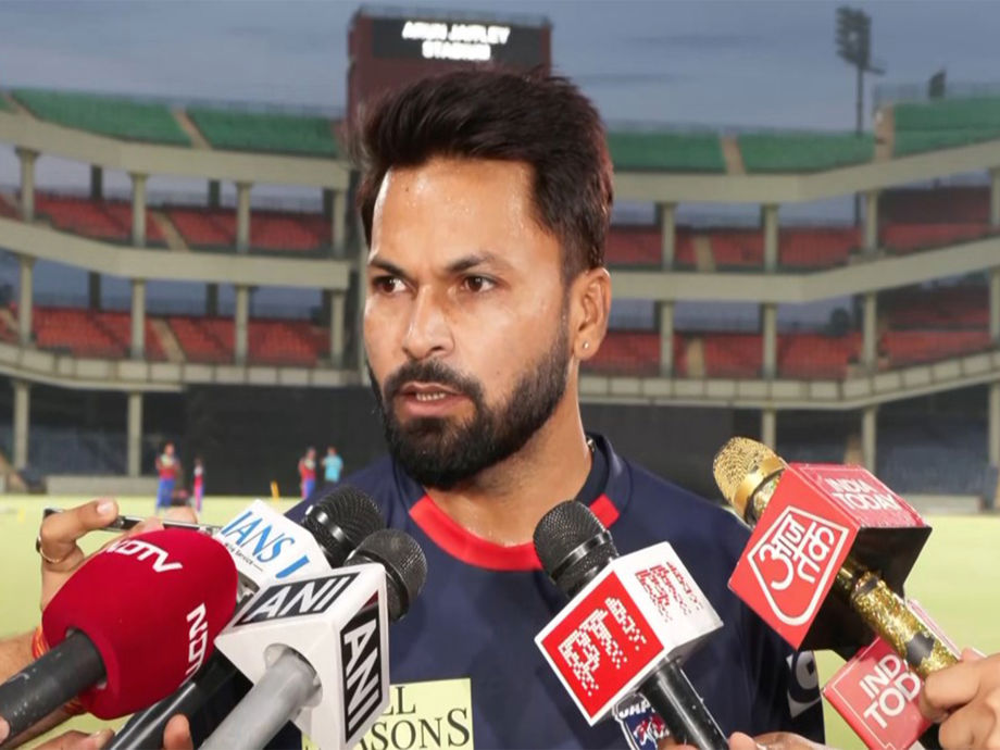 Mukesh Kumar Praises Axar Patel's Leadership Ahead of IPL 2026 | Sports ...