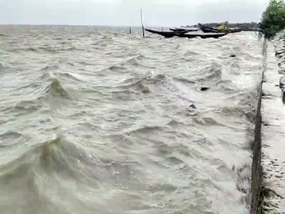 Andhra govt fully prepared to tackle 'Cyclone Arnab'; RTGS leadership ...