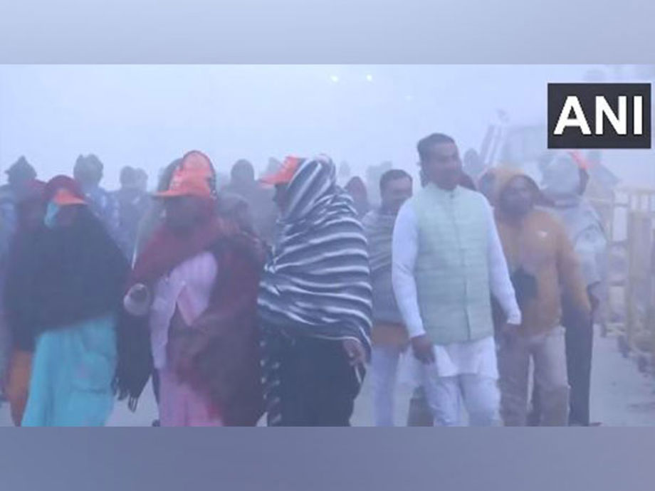 Devotees continue to throng Ram Mandir in Ayodhya on fifth day after ...