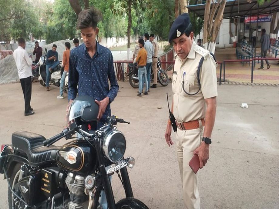 19-year-old caught for performing dangerous bike stunt in MP's Gwalior ...