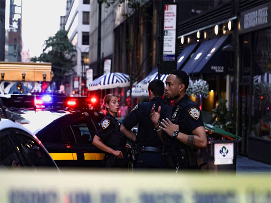 Tragic Skyscraper Shooting in Manhattan Leaves Five Dead | International