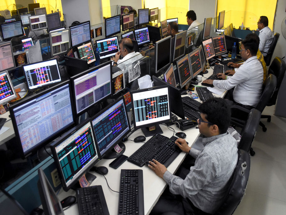 Bank lending rises as corporate bond fundraising falls amid higher yields: Finance Ministry