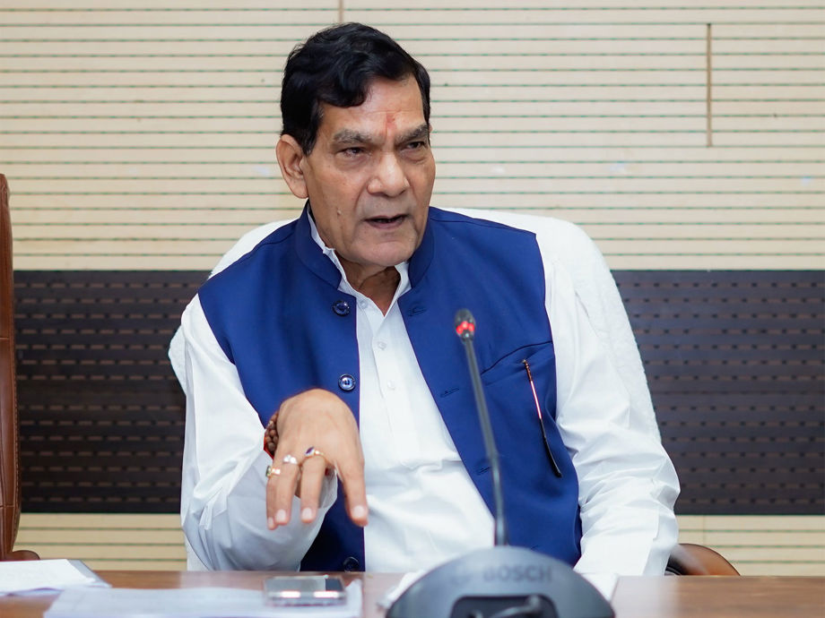 Minister Cracks Down on Waterlogging Negligence in Varanasi