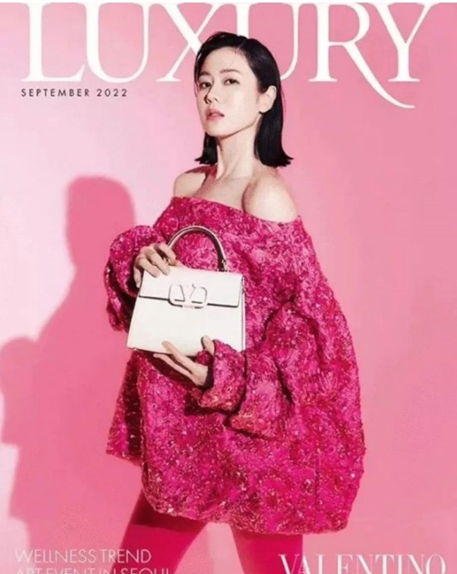 Son Ye Jin Gives Glimpse of Her Baby Bump on New Magazine Cover