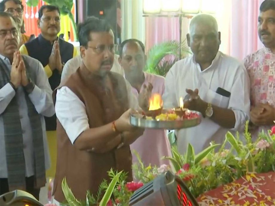 BJP Leaders Mark Ganesh Chaturthi with Calls for National Prosperity