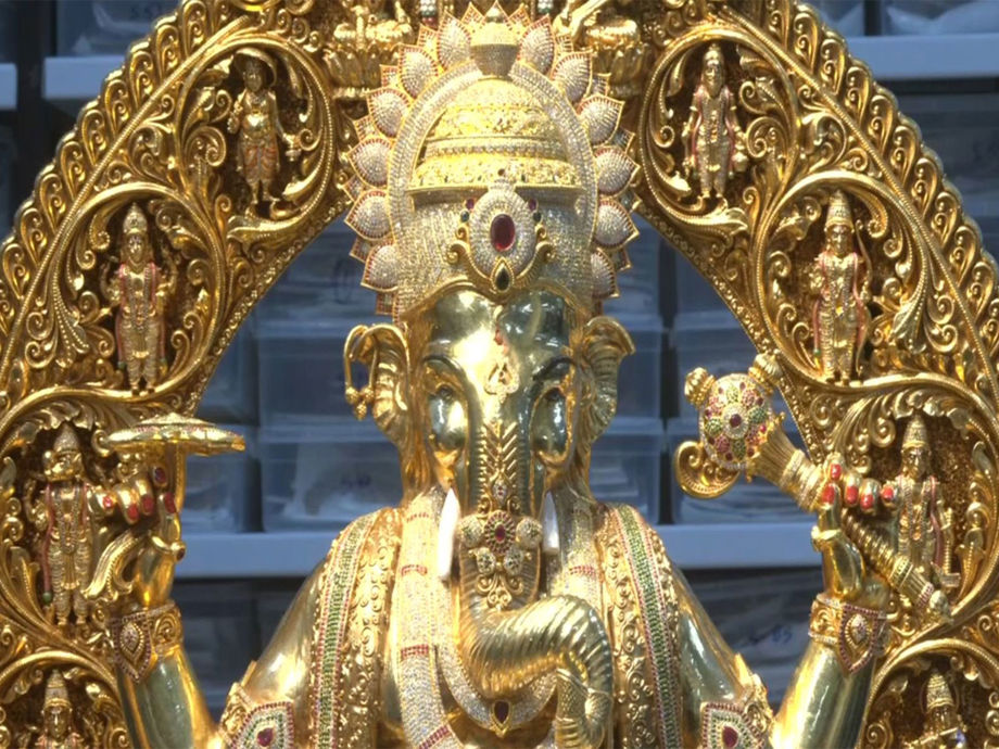 Glittering Tribute 24 Carat Gold Lord Ganesha Idol Unveiled With 3 glittering-tribute-24-carat-gold-lord-ganesha-idol-unveiled-with-3