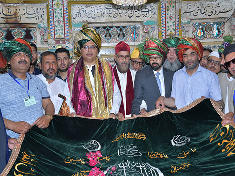 Pakistan Azrat Pakistan's Diplomatic Gesture Strengthens Cultural Ties at Hazrat Amir ...