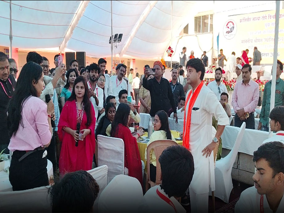 MP: Scindia holds ‘Yuva Samvad’ with students in Guna ahead of Rahul Gandhi’s ‘Chhatron ki Goonj’ event