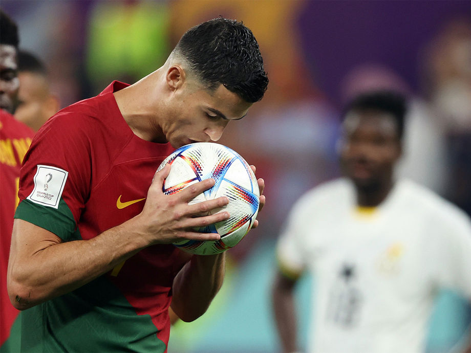 Ronando Line Cristiano Ronaldo: A Legend Nearing the Finish Line | Sports-Games