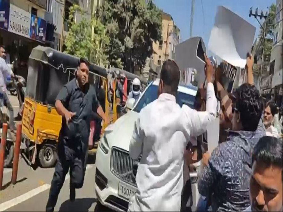 Motha Rohit Telangana: Youth Congress workers block KTR's convoy alleging BRS ...