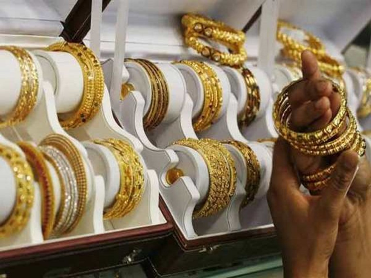 Akshaya Tritiya begins on a positive note; jewelers expect biz of up to 30  tonnes | Business