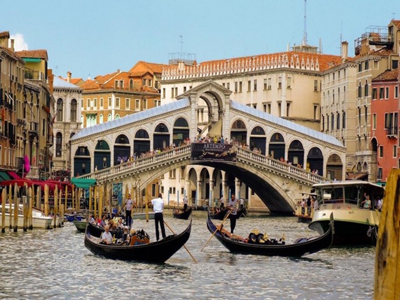 Автобусный тур в италию из минска. Вапоретто в Венеции. Венеция трамвайчики. Водный транспорт в Венеции. Знаменитый Венецианский мост.