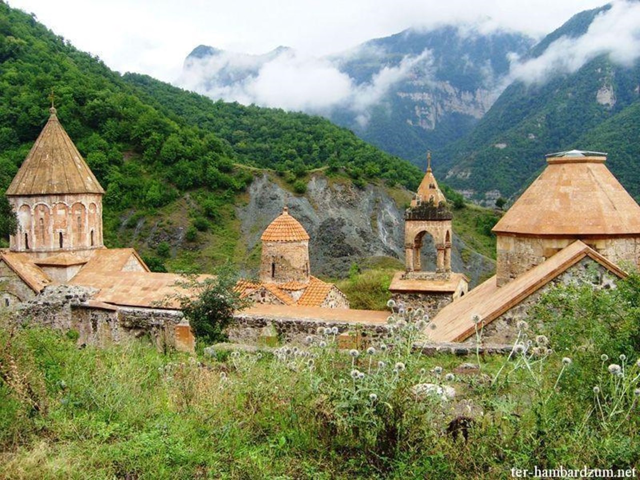 Какие села требует азербайджан. Дадиванк монастырь Армения. Нагорный Карабах Дадиванк. Монастырь Дадиванк в Карабахе. Монастырь Дадиванк Нагорный.
