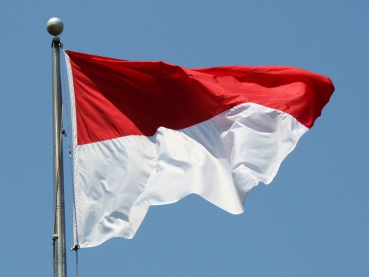 Polisi melacak penumpang yang hilang di kereta reformasi Indonesia