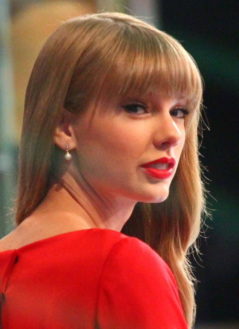 Taylor Swift Fans Descend On Paris For City Of Lover Concert
