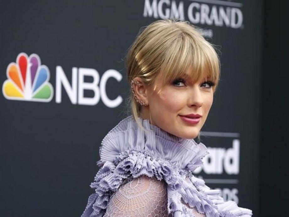 Taylor Swifts Lover Album Breaks New Record In China
