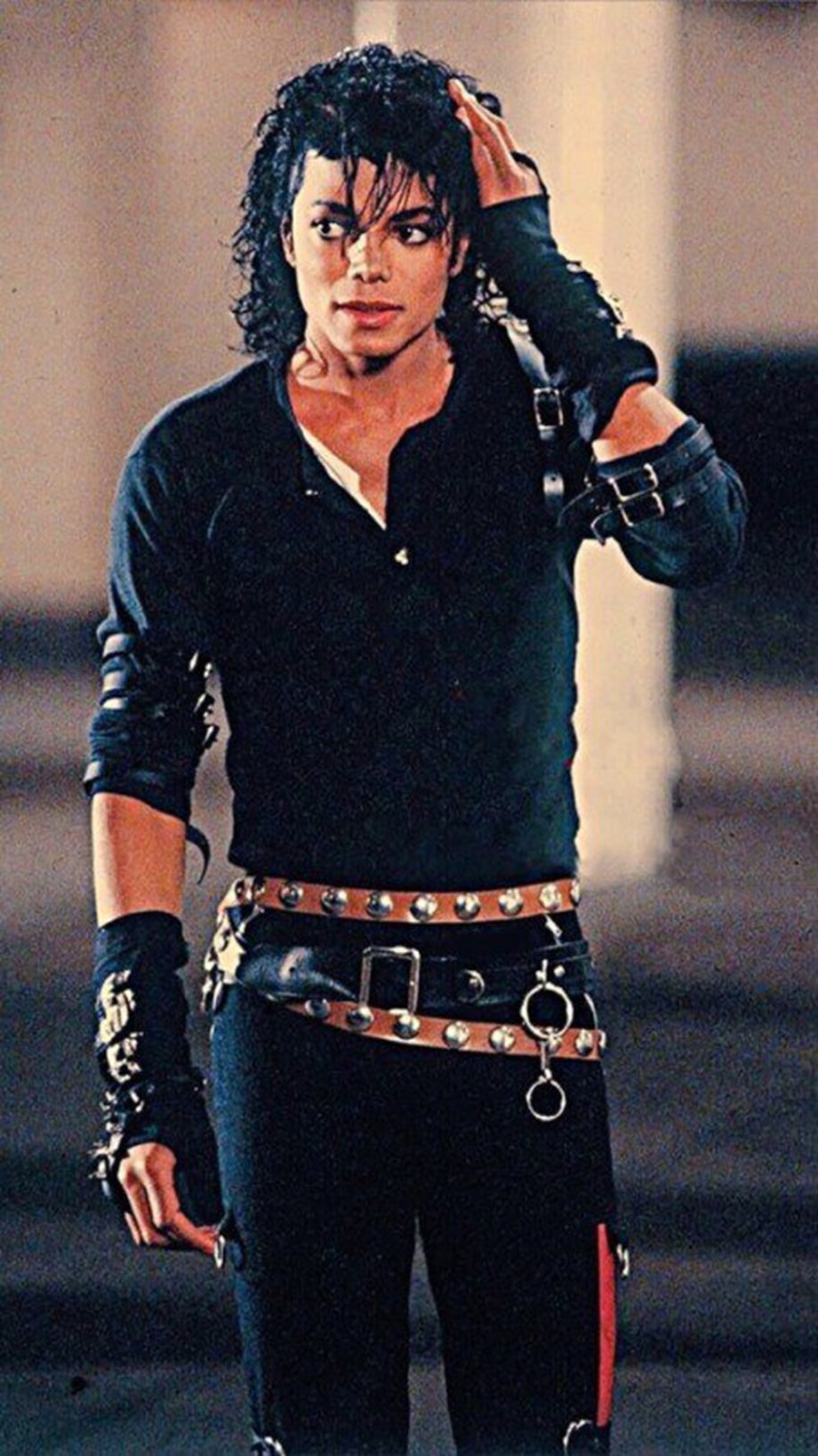 People News Roundup: Michael Jackson's 'Bad' tour jacket up for auction | Devdiscourse