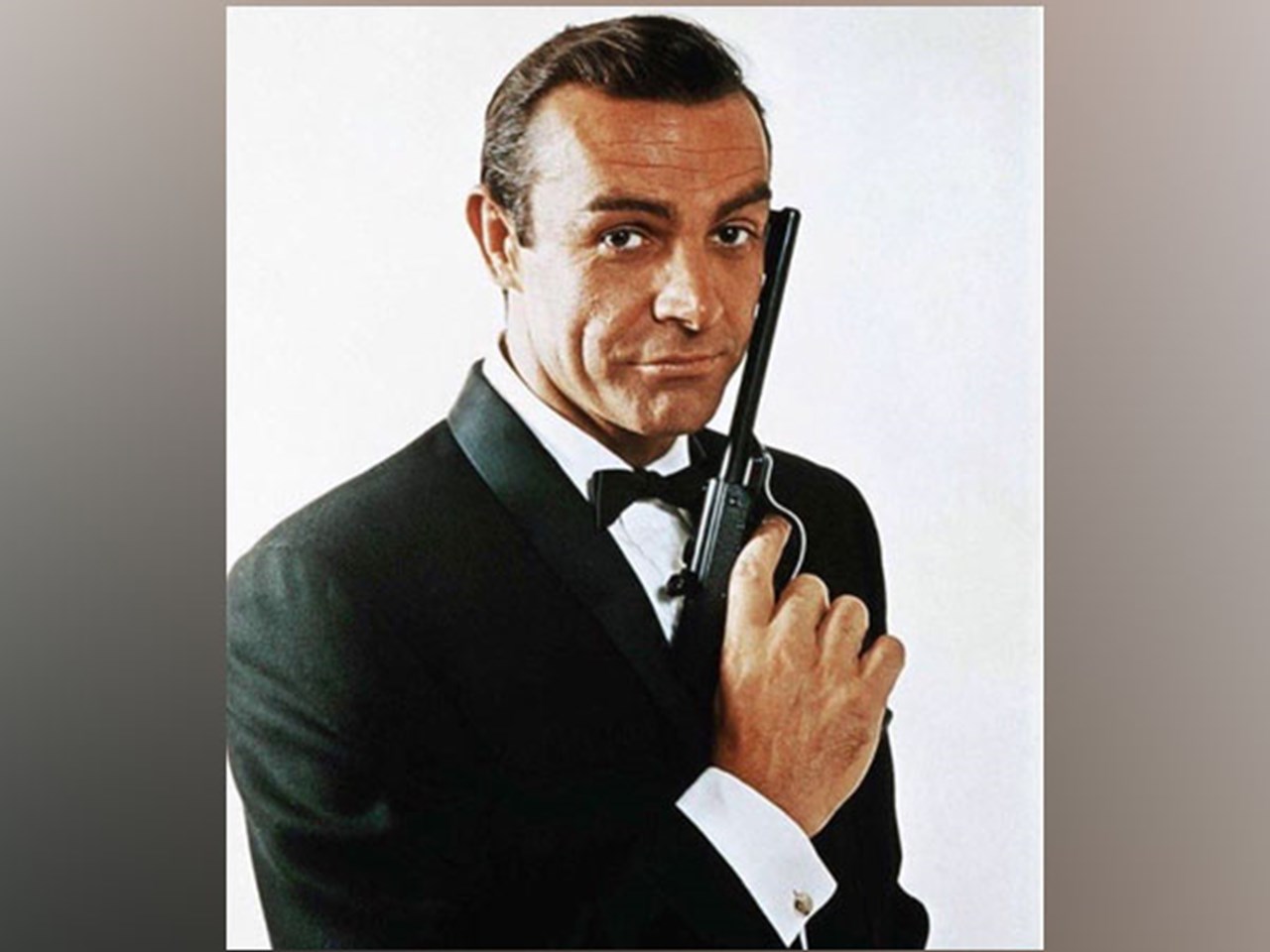 актер 007 гей фото 52