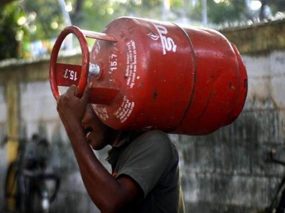 ATF price hiked by 2.75%, LPG cut by Rs 102.5 ATF price hiked by 2.75%, LPG cut by Rs 102.5