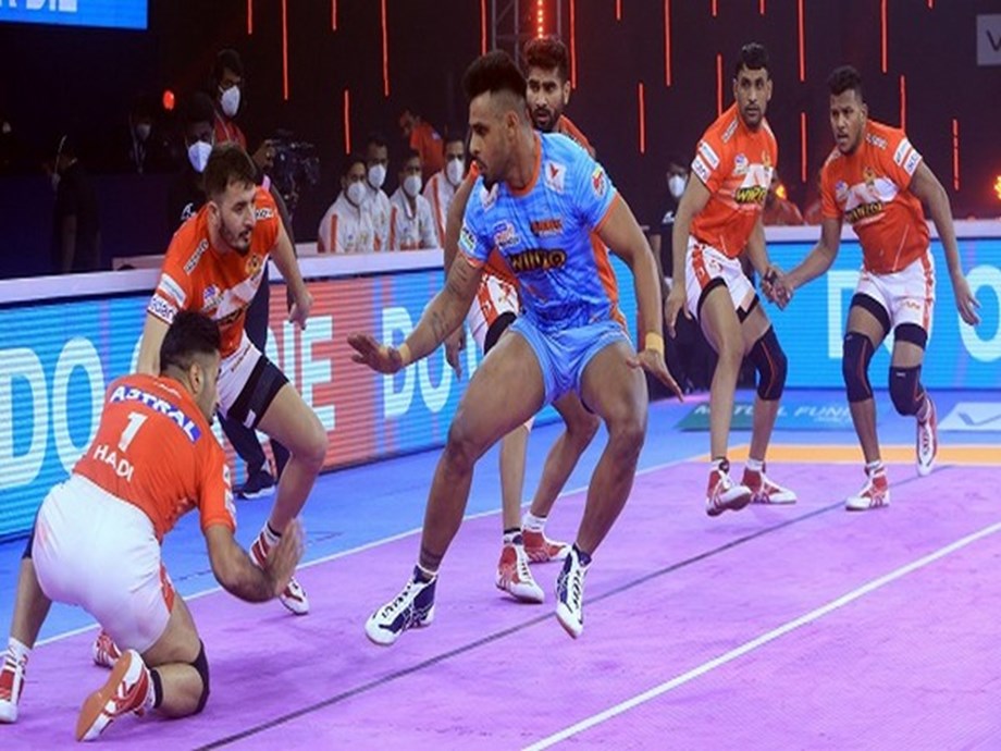 PKL: Gujarat Giants outclass defending champions Bengal Warriors PKL: Gujarat Giants outclass defending champions Bengal Warriors