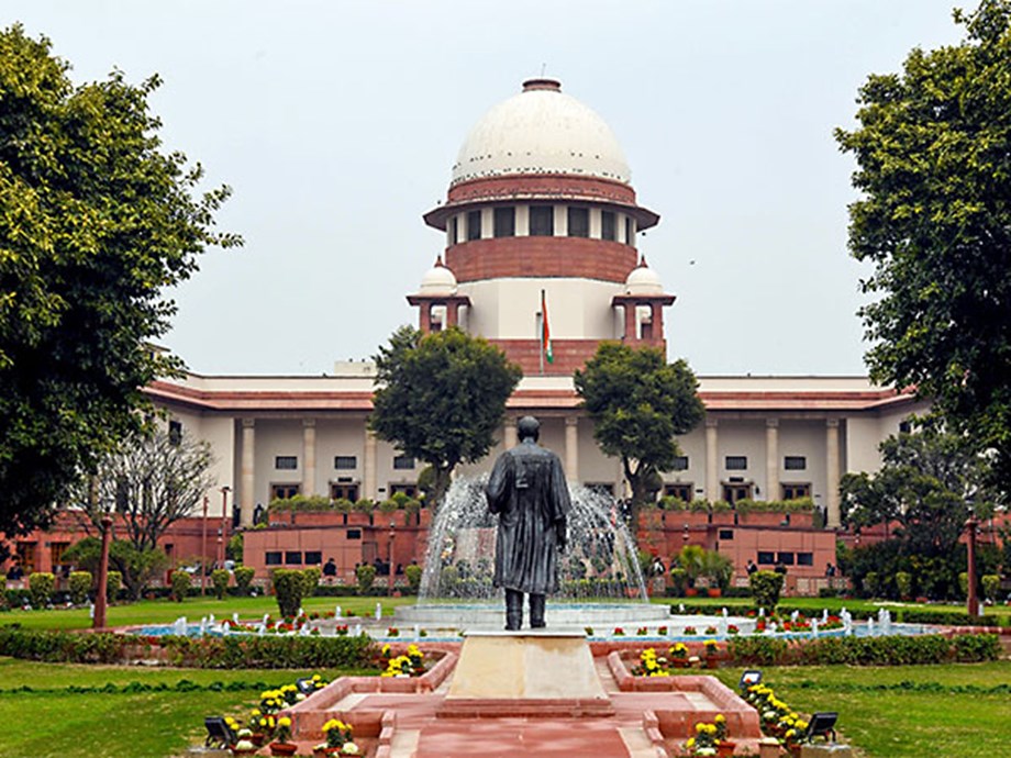 Manhandling incident of lawyers: SC expresses concern over non-functional CCTV cameras at Noida court Manhandling incident of lawyers: SC expresses concern over non-functional CCTV cameras at Noida court