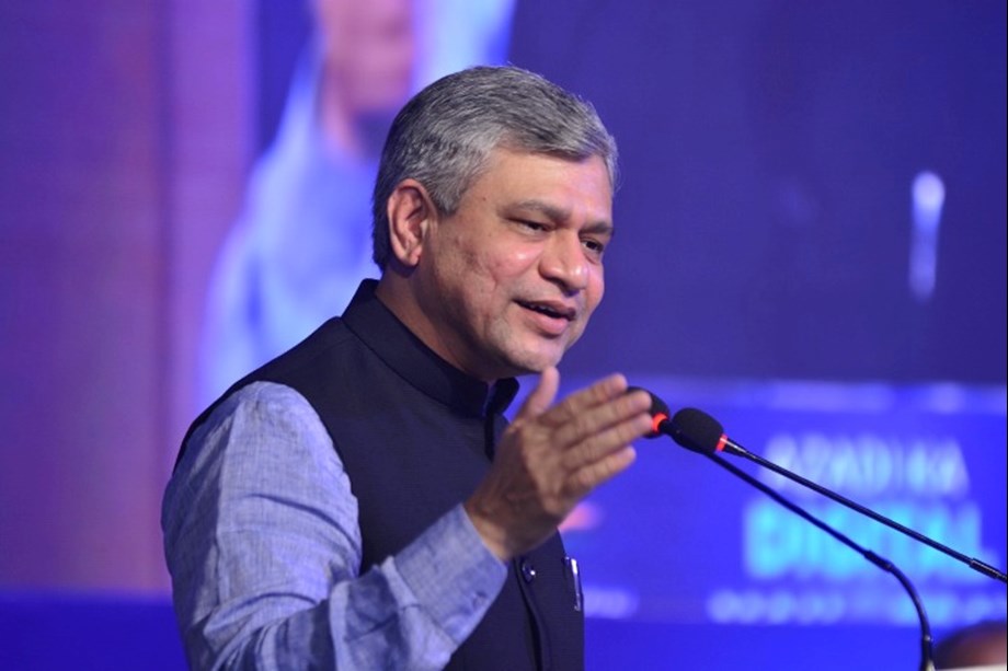 Rail minister asks WB govt to rise above politics Rail minister asks WB govt to rise above politics