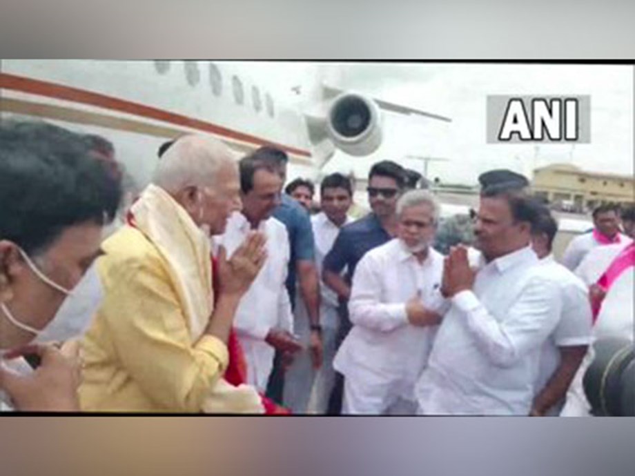 KCR receives presidential candidate Yashwant Sinha at Begumpet Airport in Hyderabad KCR receives presidential candidate Yashwant Sinha at Begumpet Airport in Hyderabad