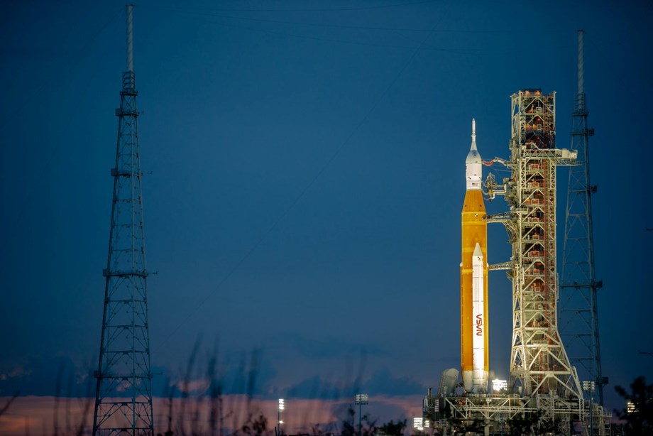 El cohete y la nave espacial Artemis I Moon de la NASA parten de la plataforma de lanzamiento 39B