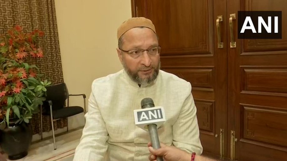 Owaisi visits Bengal, discusses assembly polls with influential Muslim cleric Owaisi visits Bengal, discusses assembly polls with influential Muslim cleric