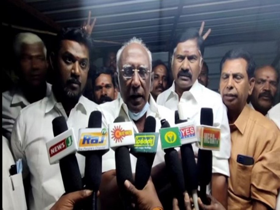 AIADMK resolution seeks return of Sasikala, Dhinakaran AIADMK resolution seeks return of Sasikala, Dhinakaran