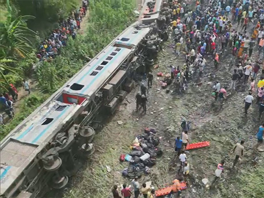 PM Modi to visit train accident site, hospital in Odisha PM Modi to visit train accident site, hospital in Odisha