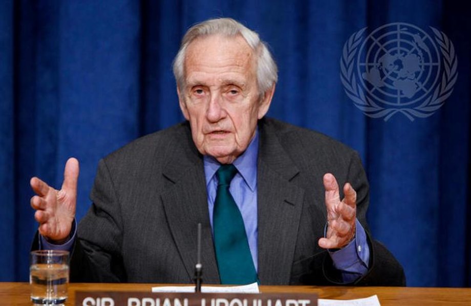 UN mourns ‘legendary’ official, Sir Brian Urquhart dies at 101 UN mourns ‘legendary’ official, Sir Brian Urquhart dies at 101