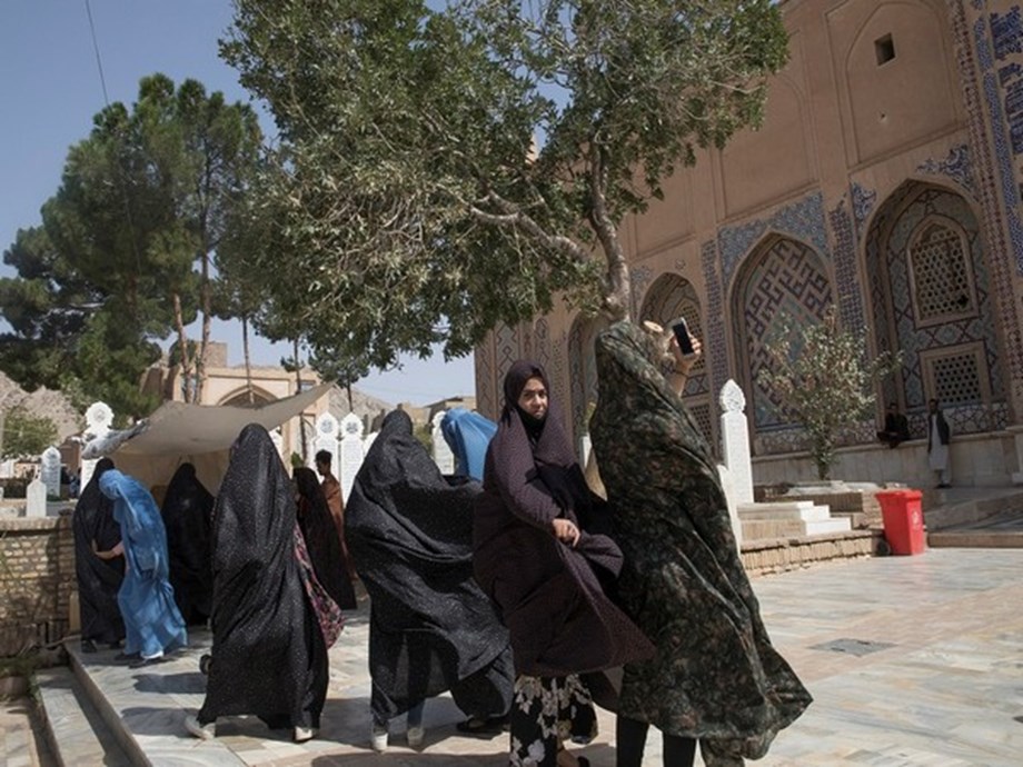Female students turned away from Afghan universities after Taliban ban Female students turned away from Afghan universities after Taliban ban