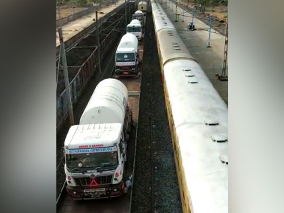 East Coast Railway carries 329 tonnes of Liquid Medical Oxygen through RoRo Service East Coast Railway carries 329 tonnes of Liquid Medical Oxygen through RoRo Service