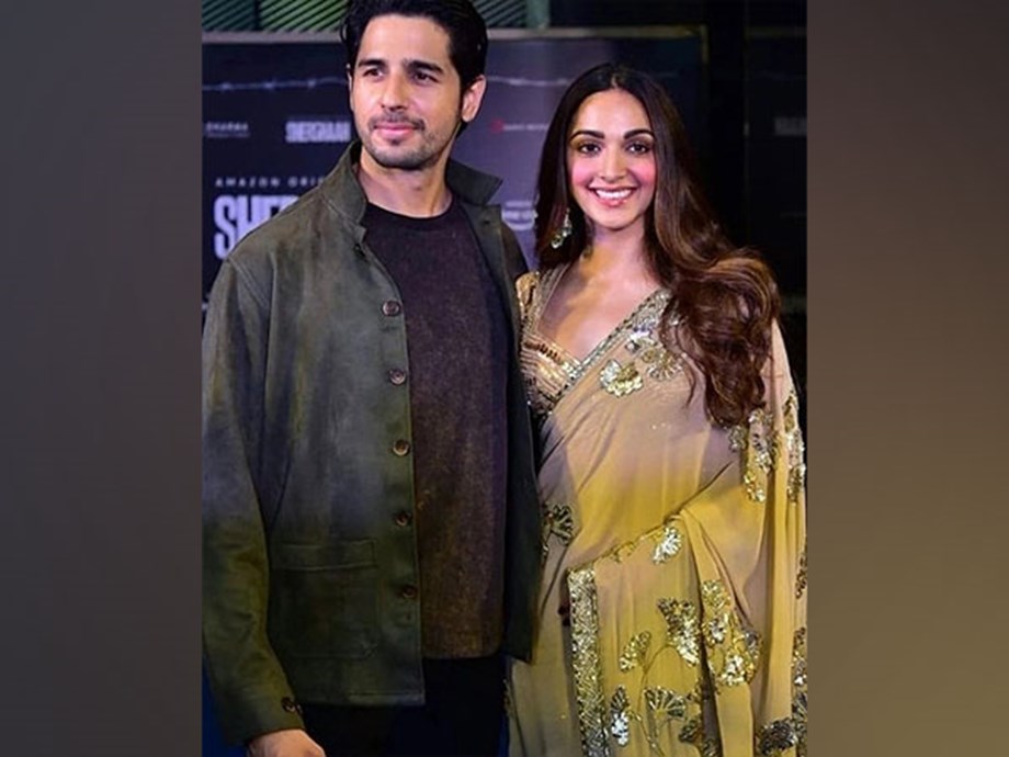 Sidharth Malhotra, Kiara Advani spotted together at Eid party amid break up reports Sidharth Malhotra, Kiara Advani spotted together at Eid party amid break up reports