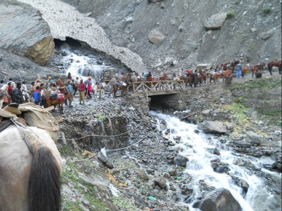 Amid tight security, 2nd batch of 5,700 pilgrims leave for Amarnath from Jammu Amid tight security, 2nd batch of 5,700 pilgrims leave for Amarnath from Jammu