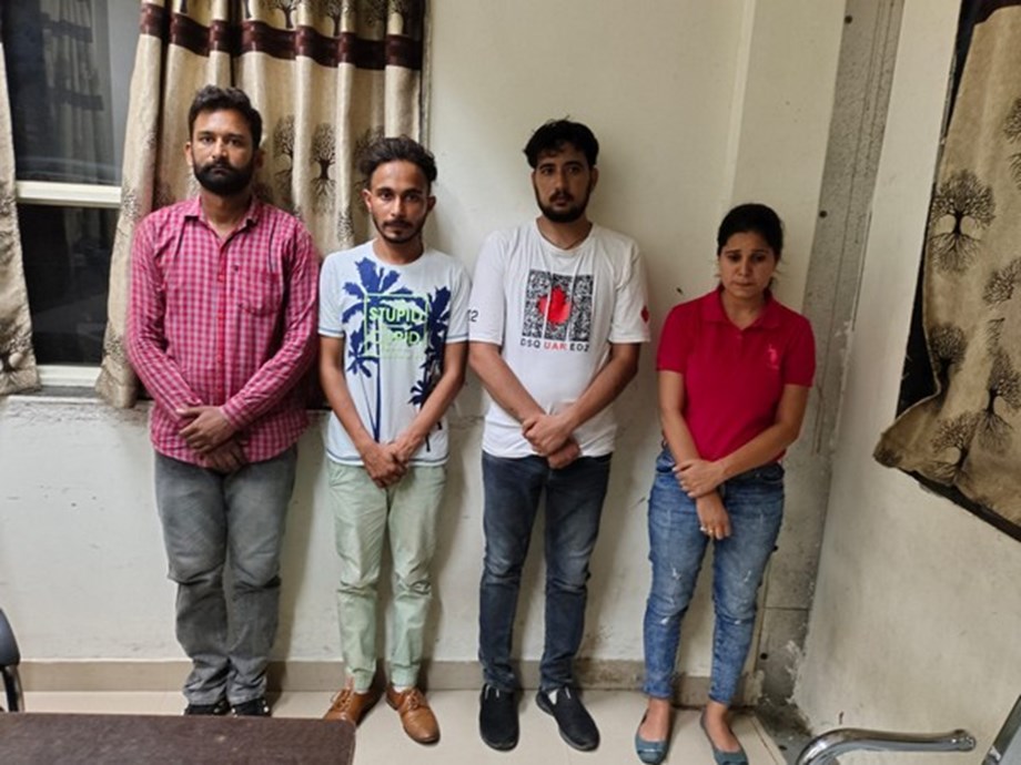 4 held for impersonating income tax officials in Delhi 4 held for impersonating income tax officials in Delhi