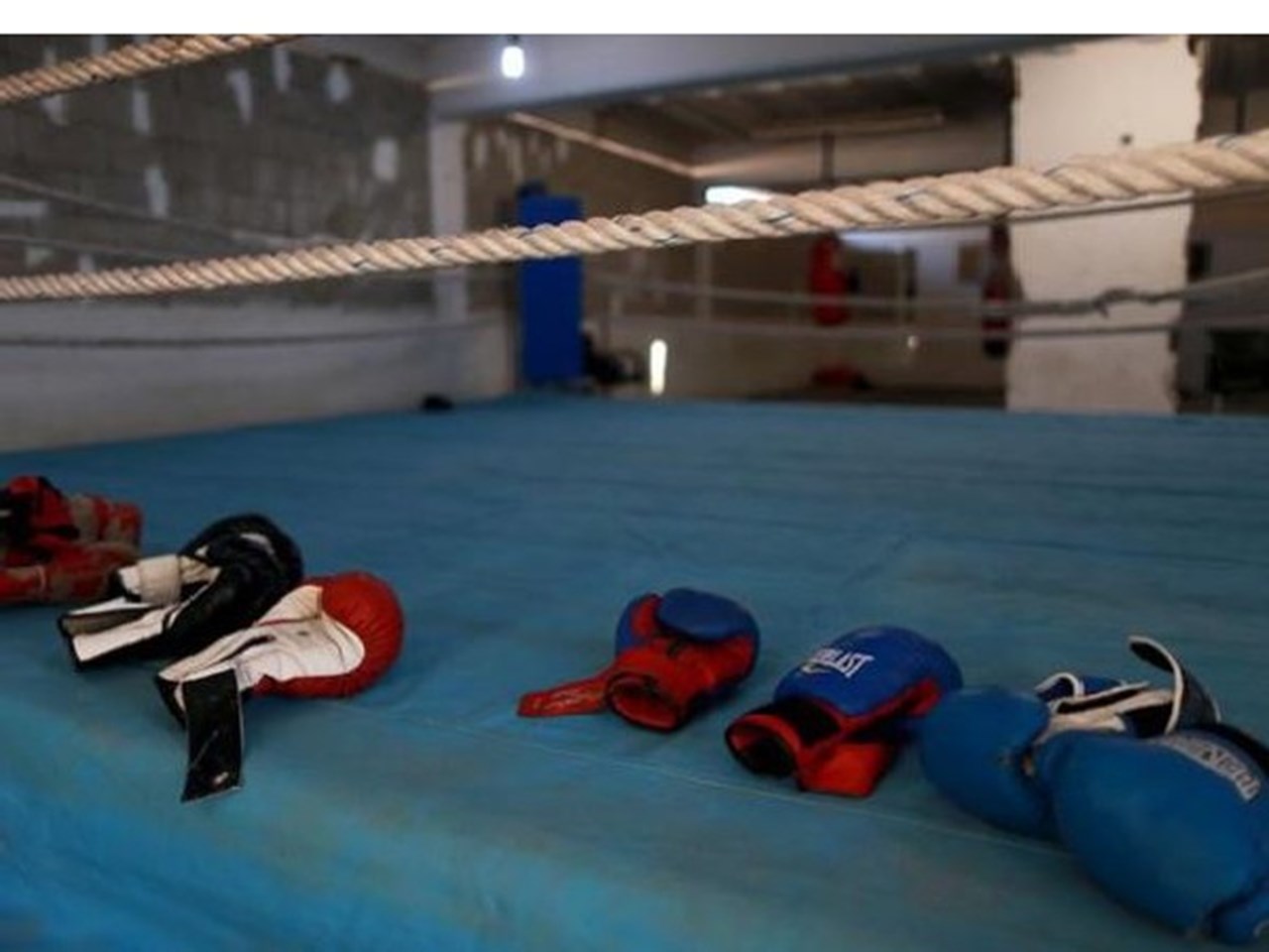 Nederlandse bokser daagt de boycot uit om deel te nemen aan het toernooi in Delhi
