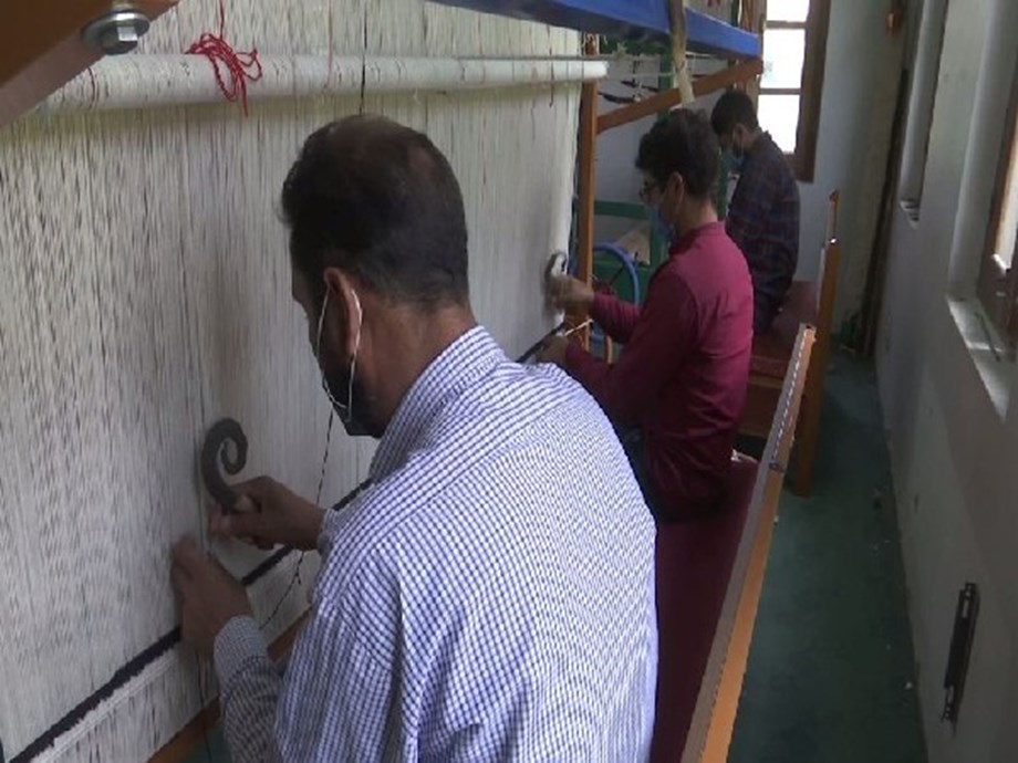 In a first, J-K weavers process raw wool into yarn locally In a first, J-K weavers process raw wool into yarn locally